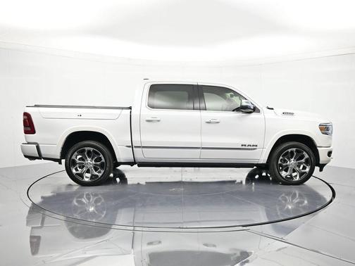 Ivory White Tri-Coat Pearlcoat 2024 RAM 1500 Limited