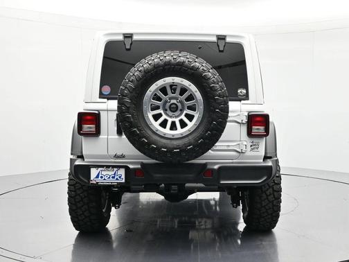 Bright White Clearcoat 2026 Jeep Wrangler Willys