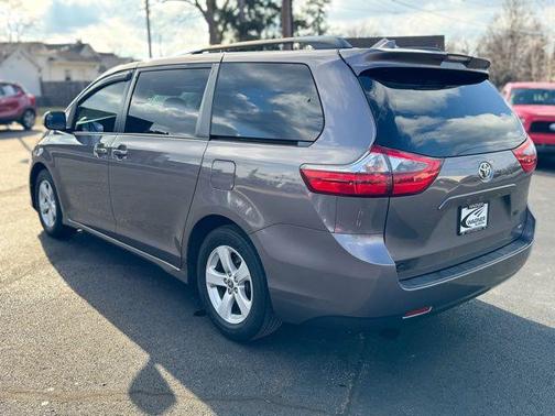 2020 Toyota Sienna LE