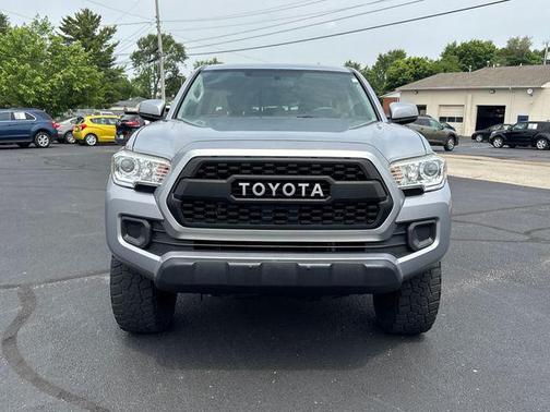 2017 Toyota Tacoma SR