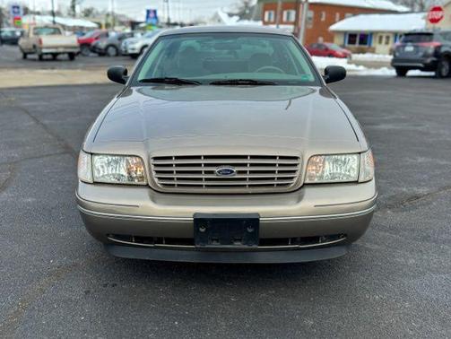 -Select- 2005 Ford Crown Victoria Base