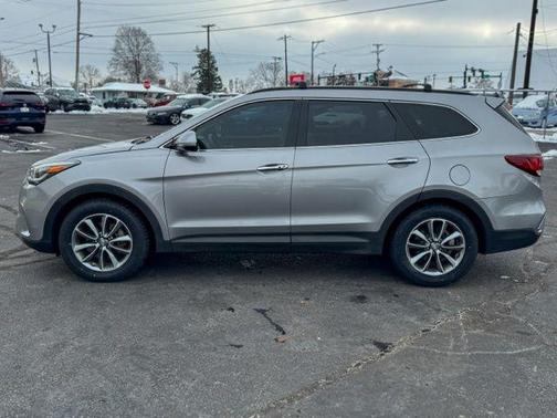 2017 Hyundai SANTA FE SE