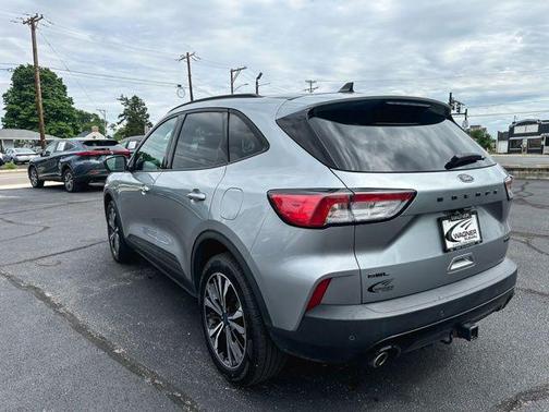 Iconic Silver Metallic 2022 Ford Escape SEL