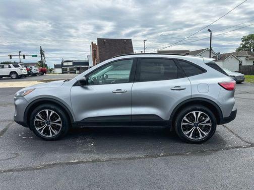 Iconic Silver Metallic 2022 Ford Escape SEL