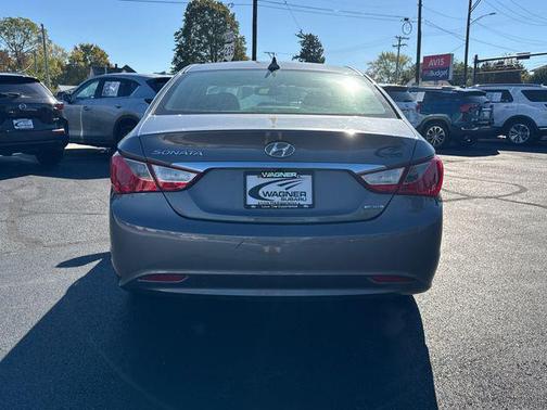 2011 Hyundai SONATA Limited