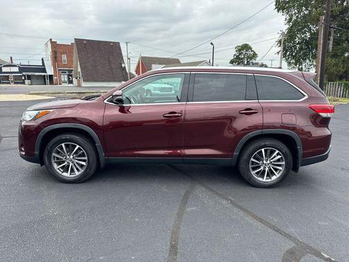 Ooh La La Rouge Mica 2019 Toyota Highlander XLE