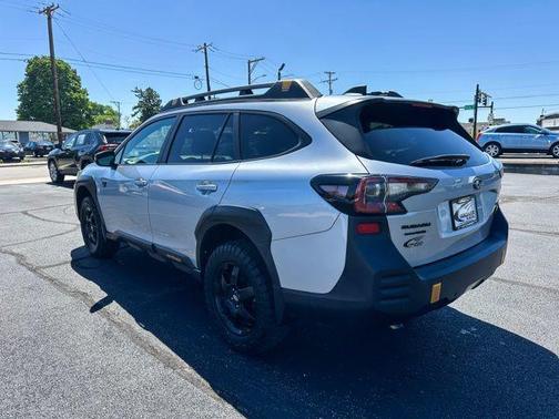 Ice Silver Metallic 2022 Subaru Outback Wilderness