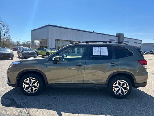 Autumn Green Metallic 2023 Subaru Forester Premium