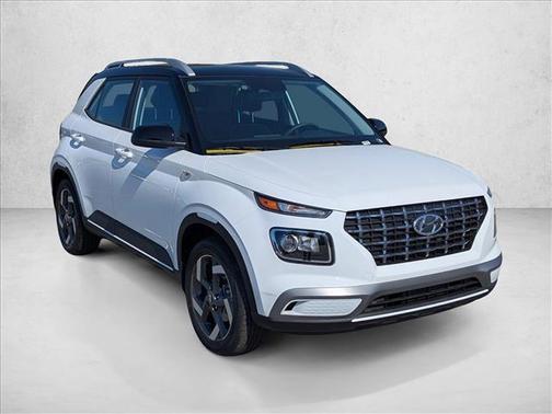 Lunar White w/Black Roof 2026 Hyundai VENUE SEL w/Two-Tone Roof