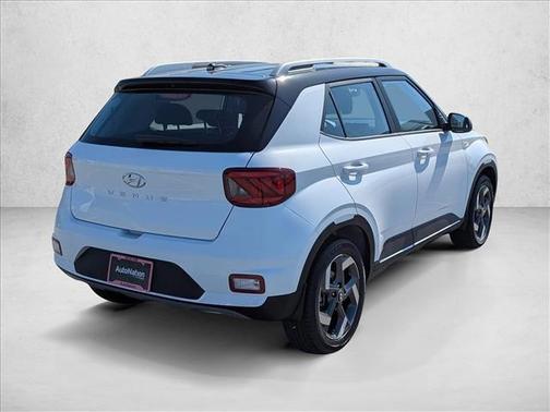 Lunar White w/Black Roof 2026 Hyundai VENUE SEL w/Two-Tone Roof