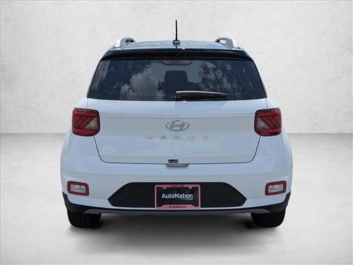 Lunar White w/Black Roof 2026 Hyundai VENUE SEL w/Two-Tone Roof