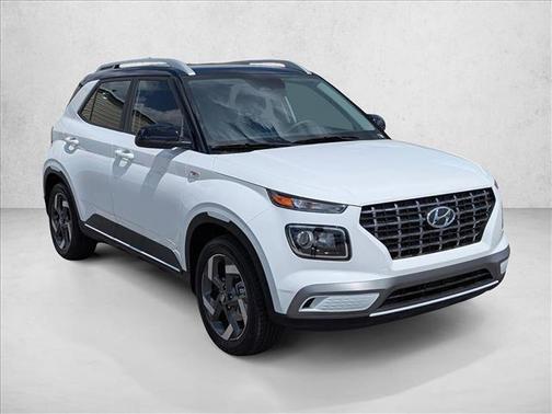Lunar White w/Black Roof 2026 Hyundai VENUE SEL w/Two-Tone Roof