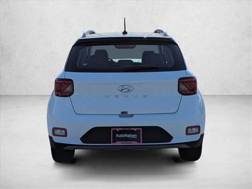 Lunar White w/Black Roof 2026 Hyundai VENUE SEL w/Two-Tone Roof