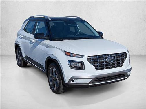 Lunar White w/Black Roof 2026 Hyundai VENUE SEL w/Two-Tone Roof