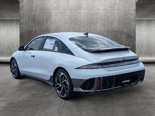 2025 Hyundai IONIQ 6 SE