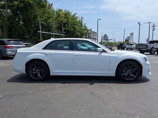2023 Chrysler 300 Touring
