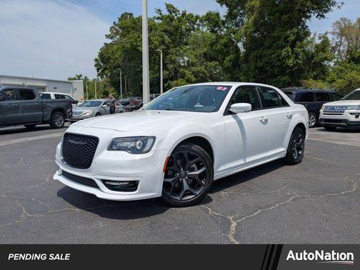 2023 Chrysler 300 Touring