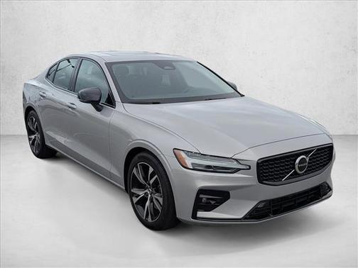 2024 Volvo S60 B5 Core Dark Theme