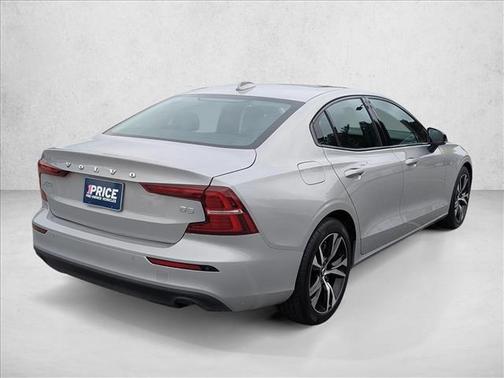 2024 Volvo S60 B5 Core Dark Theme