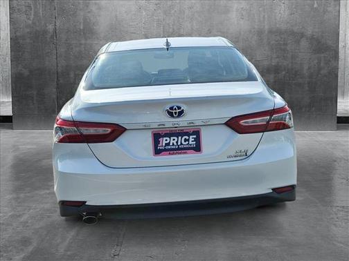 2020 Toyota Camry Hybrid XLE
