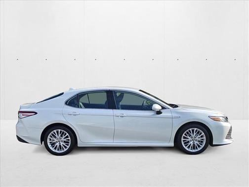 2020 Toyota Camry Hybrid XLE