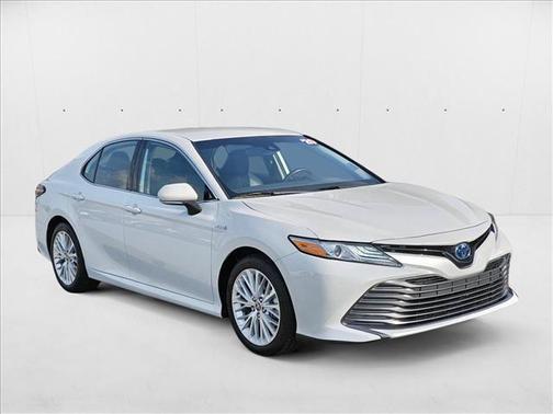 2020 Toyota Camry Hybrid XLE