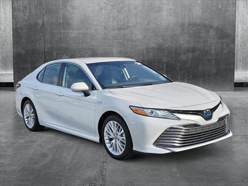 2020 Toyota Camry Hybrid XLE