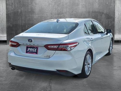 2020 Toyota Camry Hybrid XLE