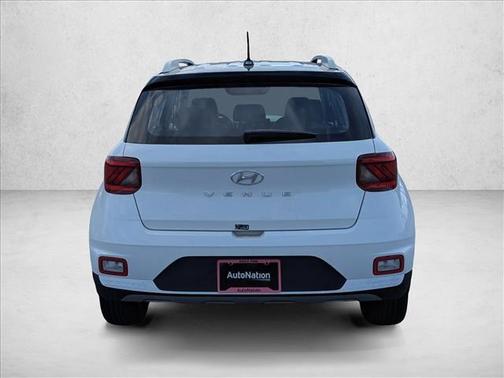 Lunar White w/Black Roof 2026 Hyundai VENUE SEL w/Two-Tone Roof