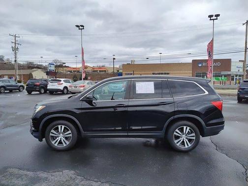 Photo 4 of 34 of 2018 Honda Pilot EX