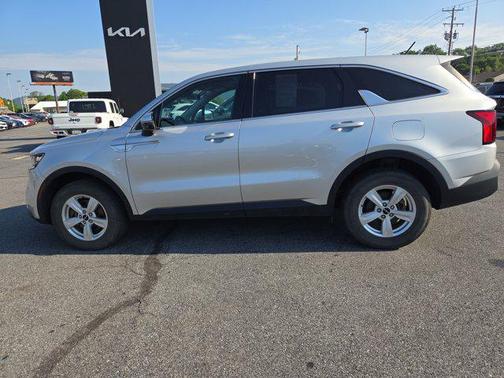 2022 Kia Sorento LX