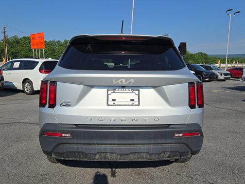 2022 Kia Sorento LX