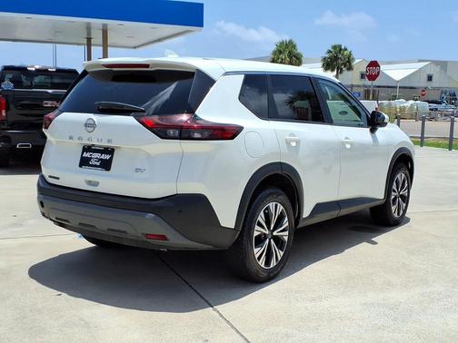 Pearl White Tricoat 2023 Nissan Rogue SV