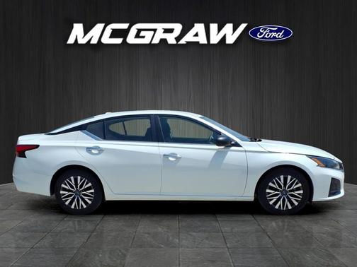 Pearl White 2024 Nissan Altima 2.5 SV