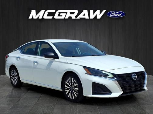 Pearl White 2024 Nissan Altima 2.5 SV