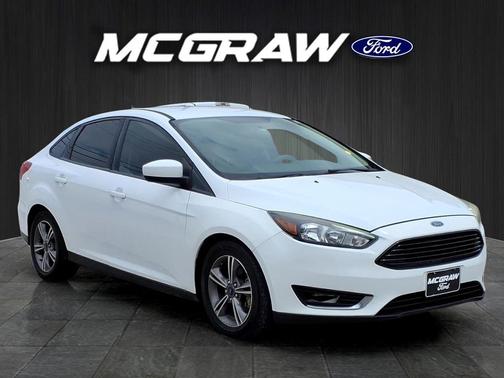 Oxford White 2018 Ford Focus SE