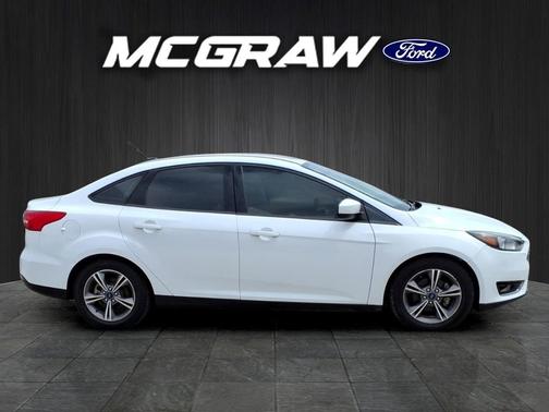 Oxford White 2018 Ford Focus SE