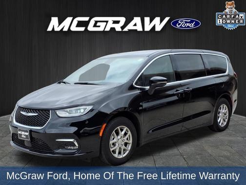 Diamond Black Crystal Pearlcoat 2025 Chrysler Pacifica L