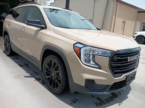 Desert Sand Metallic 2023 GMC Terrain SLE
