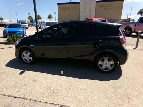 2016 Toyota Prius c Two