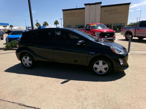 2016 Toyota Prius c Two
