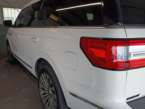 White 2020 Lincoln Navigator Reserve