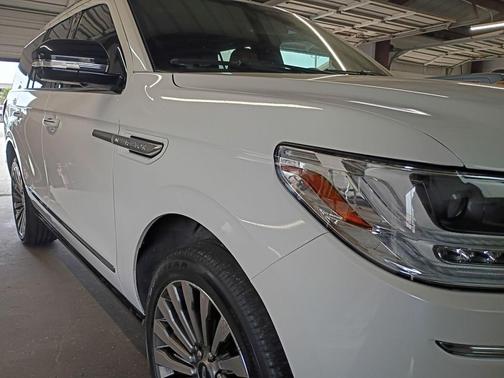 White 2020 Lincoln Navigator Reserve