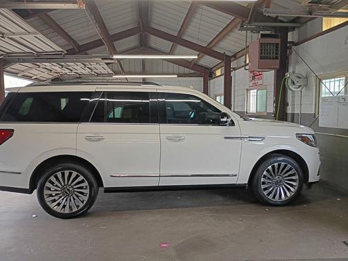 White 2020 Lincoln Navigator Reserve