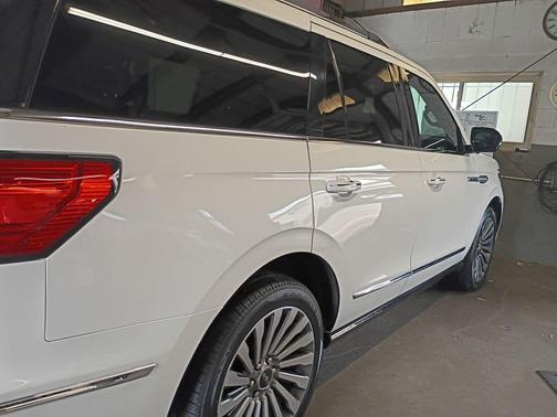 White 2020 Lincoln Navigator Reserve