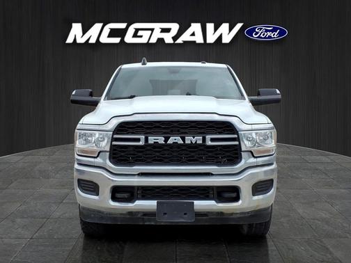 Bright White Clearcoat 2022 RAM 3500 Tradesman Crew Cab 4x4 8' Box