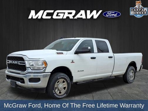 Bright White Clearcoat 2022 RAM 3500 Tradesman Crew Cab 4x4 8' Box