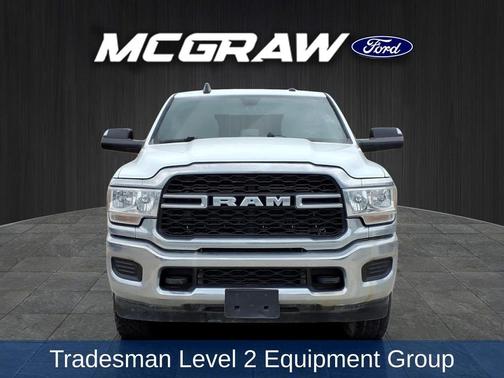 Bright White Clearcoat 2022 RAM 3500 Tradesman Crew Cab 4x4 8' Box