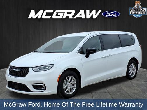Bright White Clearcoat 2026 Chrysler Pacifica L