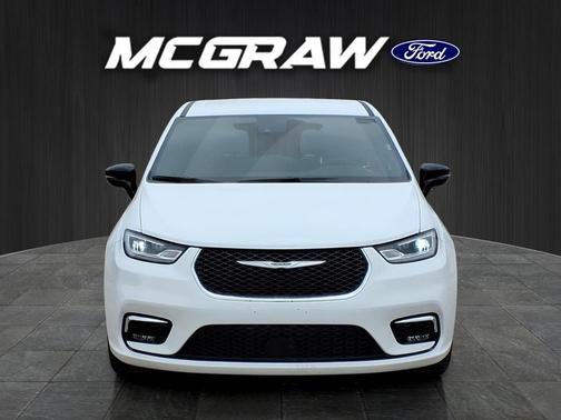 Bright White Clearcoat 2026 Chrysler Pacifica L